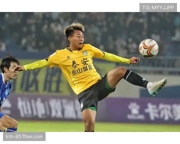 山东泰山训练课加练射门,教练组强调提升终结效率 山东泰山训练课加练射门,教练组强调提升终结效率