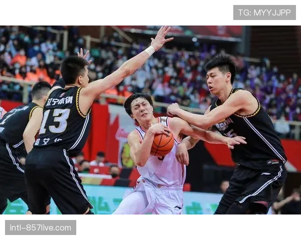 青岛雄鹰98-96绝杀辽宁飞豹，主场球迷庆祝场面热烈